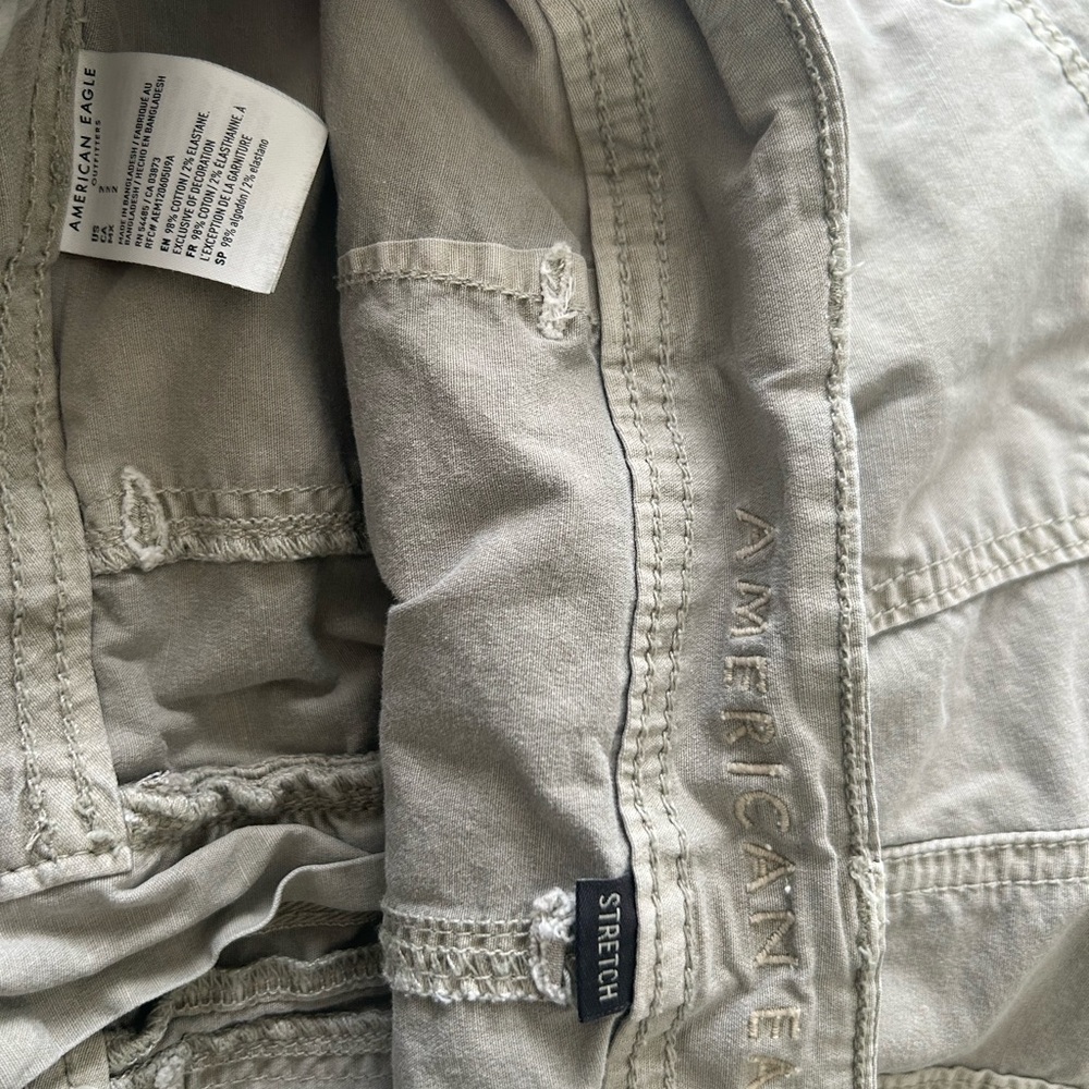 American Eagle 90’s Boyfriend Short Khaki Cargo Women’s Size 2 - Picture 5 of 11